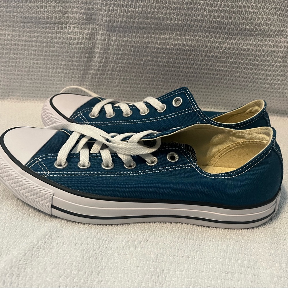 NWOT Converse All Star Classic Low - Picture 2 of 3